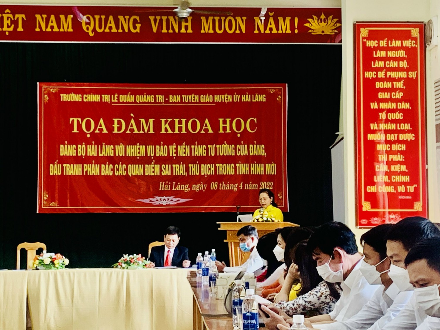 ThS. Ngô Thị Thu Hà, Phó Bí thư Đảng uỷ - Phó Hiệu trưởng Trường chính trị Lê Duẩnphát biểu chỉ đạo tại buổi Tọa đàm