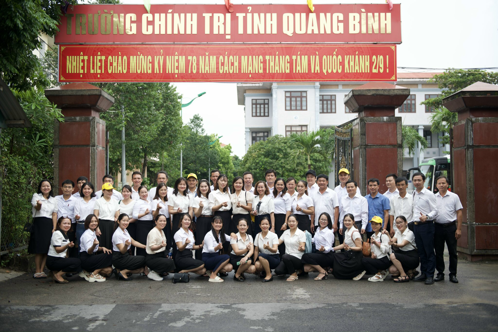 Lớp Trung cấp Lý luận chính trị hệ không tập trung khóa 10 tại huyện Vĩnh Linh đi nghiên cứu thực tế tại tỉnh Quảng Bình