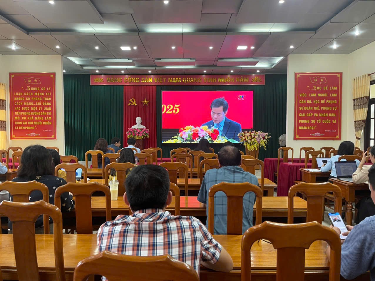 A group of people sitting at a tableAI-generated content may be incorrect.