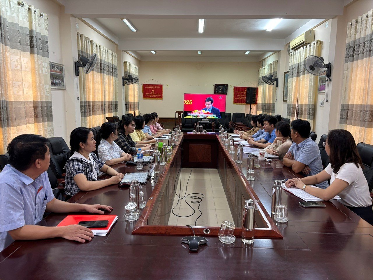 A group of people sitting at a tableAI-generated content may be incorrect.